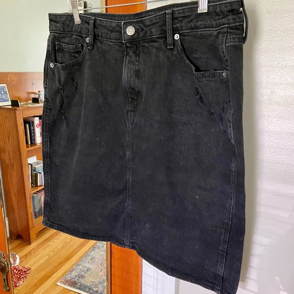 Old Navy High-Waisted Distressed Denim Skirt in Black [Size 14] - Picture 1 of 5